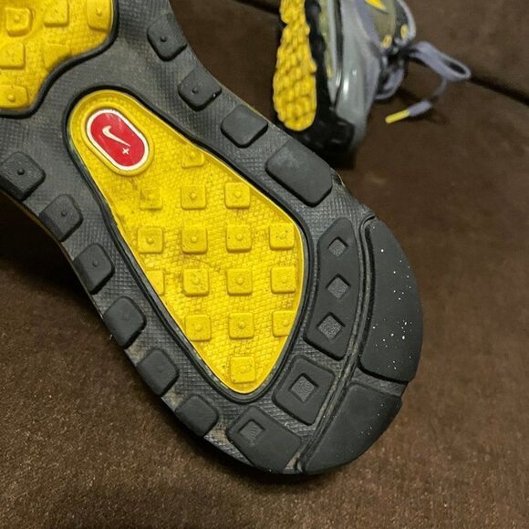 Vintage NIKE LIVESTRONG Dark Grey Marigold Yellow Air Max 2010 Size 8 41 EUR - Picture 8 of 10